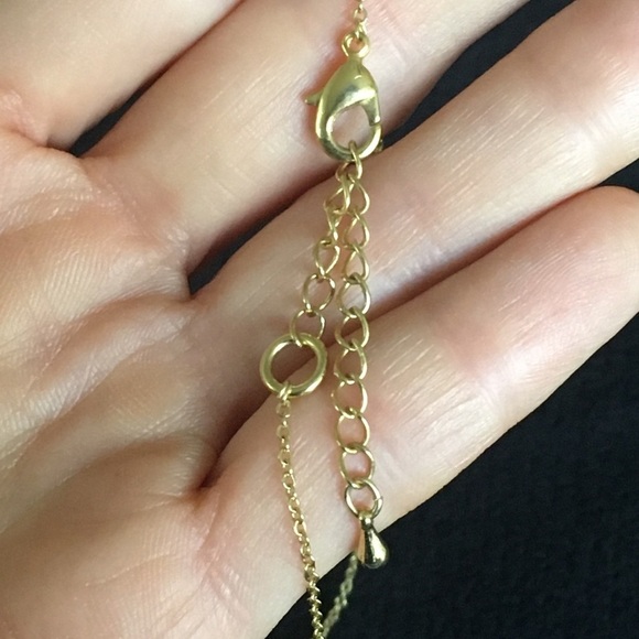 Vintage Mini Gold Tone Triangles Necklace - Picture 5 of 8